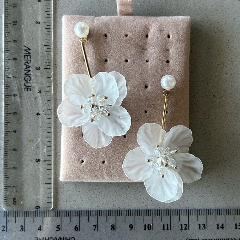 2 for 20 🌸white beaded pearl earrings - Picture 5 of 7